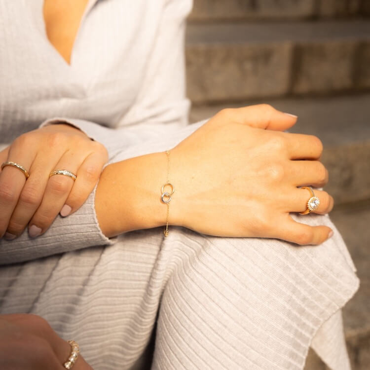 Gold-Armkette-Ringe-Model