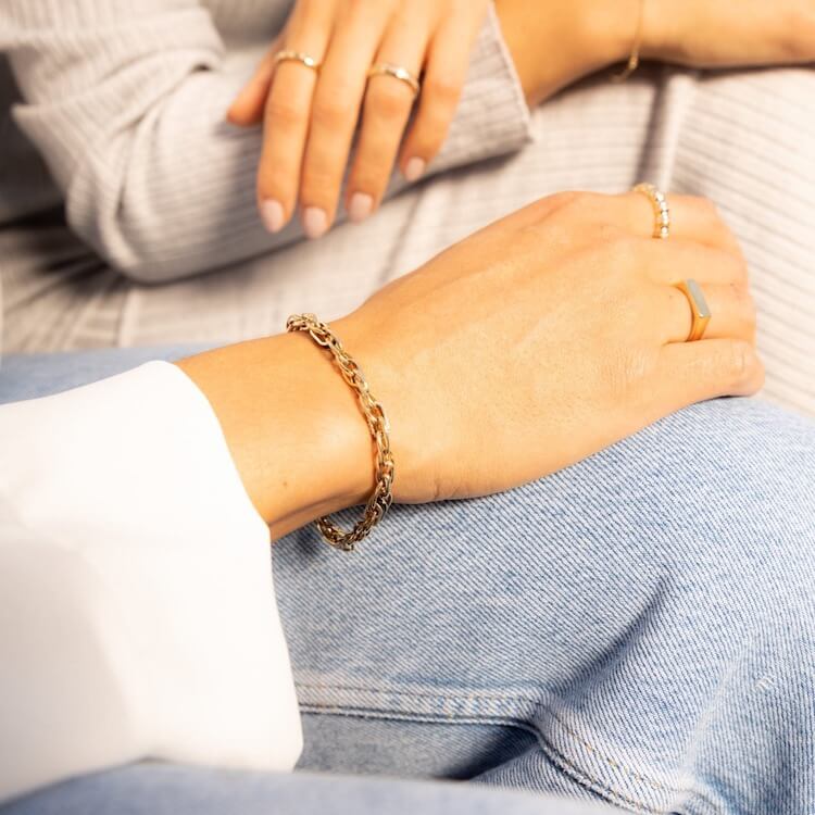 Gold-Armkette-Ringe-Model